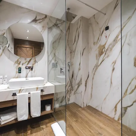 Bristol فندق بودغوريتْسا